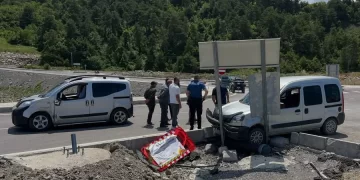Sinop'ta Korkutan Kaza: 2 Araç Çarpıştı, 4 Yaralı! Sinop’ta Korkutan Kaza: 2 Araç Çarpıştı, 4 Yaralı!