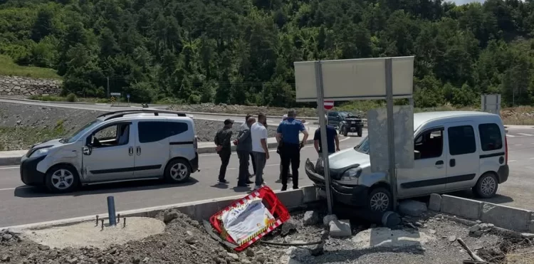 Sinop'ta Korkutan Kaza: 2 Araç Çarpıştı, 4 Yaralı! sinopta korkutan kaza 2 arac carpisti 4 yarali habermeydan e1783767941520