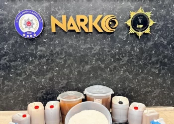 Şişli'de uyuşturucu operasyonu: 239 kilogram madde ele geçirildi Şişli’de uyuşturucu operasyonu: 239 kilogram madde ele geçirildi