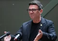 Trump, İngiltere'nin yeni Başbakanı Andy Burnham ile görüştü Trump, İngiltere’nin yeni Başbakanı Andy Burnham ile görüştü