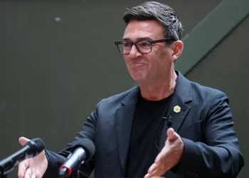 Trump, İngiltere'nin yeni Başbakanı Andy Burnham ile görüştü Trump, İngiltere’nin yeni Başbakanı Andy Burnham ile görüştü