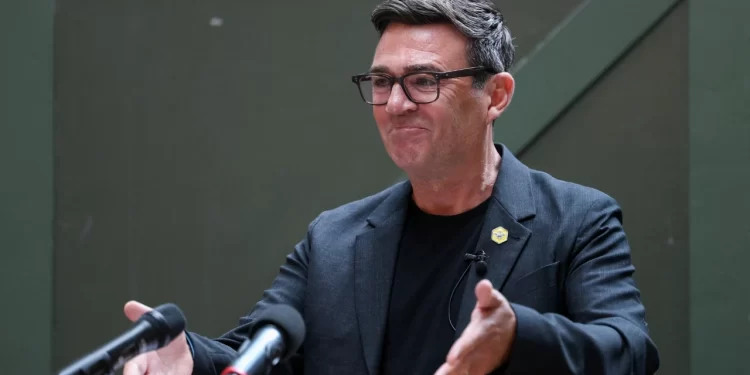 Trump, İngiltere’nin yeni Başbakanı Andy Burnham ile görüştü