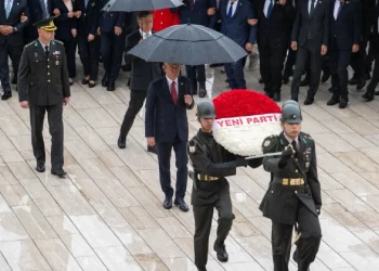 Yeni Parti'nin ilk ziyareti Anıtkabir'e oldu Yeni Parti’nin ilk ziyareti Anıtkabir’e oldu