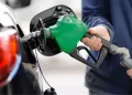 Akaryakıtta Fiyatlar Yenilendi: Motorin 80 Liraya Dayandı, Benzin 72 Lirayı Aştı Akaryakıtta Fiyatlar Yenilendi: Motorin 80 Liraya Dayandı, Benzin 72 Lirayı Aştı