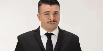 Ali Biçim ile sevgilisinin deniz keyfi gündem oldu Ali Biçim ile sevgilisinin deniz keyfi gündem oldu