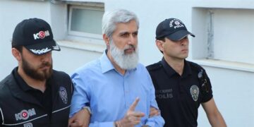 Alparslan Kuytul Hakkında İddianamede Dikkat Çeken İddia: “İzinsiz Evlilik” Sonrası Baskın Alparslan Kuytul Hakkında İddianamede Dikkat Çeken İddia: “İzinsiz Evlilik” Sonrası Baskın