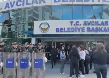 Avcılar Belediyesi'ne İhale Operasyonu: Fen İşleri Müdürü Dahil 13 Kişi Gözaltında Avcılar Belediyesi’ne İhale Operasyonu: Fen İşleri Müdürü Dahil 13 Kişi Gözaltında