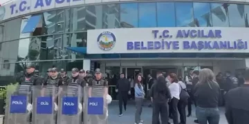 Avcılar Belediyesi'ne İhale Operasyonu: Fen İşleri Müdürü Dahil 13 Kişi Gözaltında Avcılar Belediyesi’ne İhale Operasyonu: Fen İşleri Müdürü Dahil 13 Kişi Gözaltında