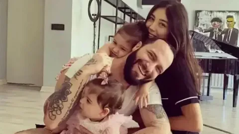 Berkay ve Özlem Ada Şahin'in üçüncü bebeği dünyaya geldi! İşte anlamıyla dikkat çeken o isim Berkay ozlem Ada sahin 3 bebegi dunyaya geldi habermeydan