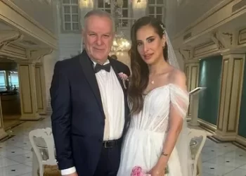 Burak Sergen eşiyle tatilde! Keyifli anları dikkat çekti Burak Sergen eşiyle tatilde! Keyifli anları dikkat çekti