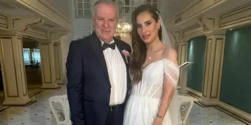 Burak Sergen eşiyle tatilde! Keyifli anları dikkat çekti