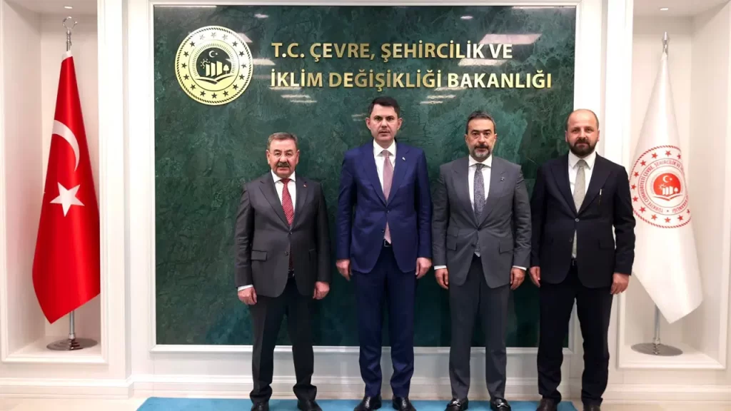 Ankara'da Dikkat Çeken Buluşma! CHP'li Başkan ve AK Parti İl Başkanı Bakan Kurum'u Ziyaret Etti CHPli Baskan habermeydan