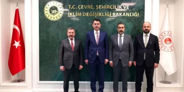 Ankara'da Dikkat Çeken Buluşma! CHP'li Başkan ve AK Parti İl Başkanı Bakan Kurum'u Ziyaret Etti Ankara’da Dikkat Çeken Buluşma! CHP’li Başkan ve AK Parti İl Başkanı Bakan Kurum’u Ziyaret Etti