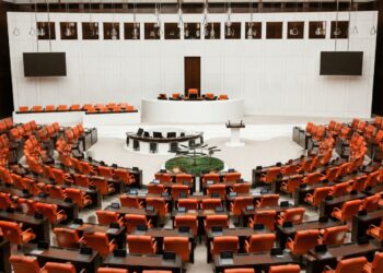 AK Parti’nin Çerçeve Kanun Teklifi Meclis Yolunda: Milletvekillerine İmza Çağrısı Yapıldı