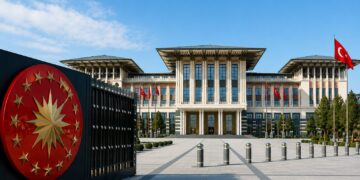 Kamu kadrolarında yeni dönem: Cumhurbaşkanlığına dondurma ve serbest bırakma yetkisi Kamu kadrolarında yeni dönem: Cumhurbaşkanlığına dondurma ve serbest bırakma yetkisi