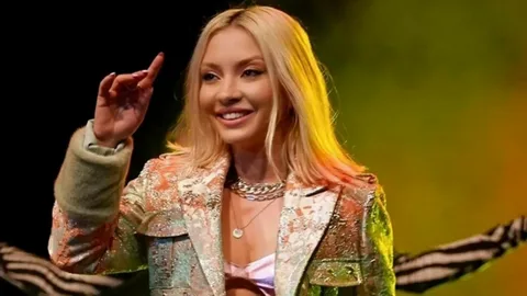 Ece Seckin tum konserlerini iptal etme karari habermeydan 1