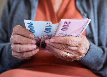 Emekli Maaşı Zam Farkı Ne Zaman Yatacak? 3.552 TL’lik Ödeme İçin Gözler SGK’da