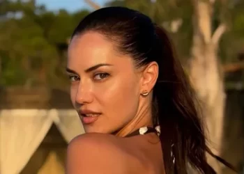 Fahriye Evcen'in çantası olay oldu! Bakın fiyatı ne kadar Fahriye Evcen’in çantası olay oldu! Bakın fiyatı ne kadar