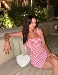 Fahriye Evcen'in çantası olay oldu! Bakın fiyatı ne kadar Fahriye Evcen cantasi olay oldu1 habermeydan