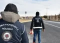 31 İlde Göçmen Kaçakçılığı Operasyonu: 33 Organizatör Yakalandı, 21’i Tutuklandı
