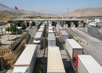 Habur’da tır rekoru kırıldı! Bir günde 2 bin 454 araç çıkış yaptı