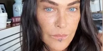 Hülya Avşar’ın ev hali olay oldu! 14 yıllık yardımcısıyla su savaşı yaptı Hülya Avşar’ın ev hali olay oldu! 14 yıllık yardımcısıyla su savaşı yaptı