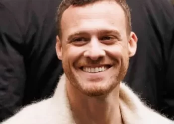 Kerem Bürsin’den hastane paylaşımı: Sevenleri meraklandı Kerem Bürsin’den hastane paylaşımı: Sevenleri meraklandı