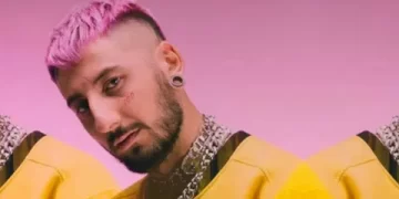 Khontkar sahneyi yarıda bıraktı Khontkar sahneyi yarıda bıraktı
