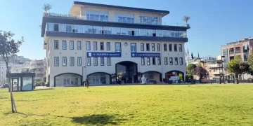 Kuşadası Belediyesi'ne Rüşvet Operasyonu: 15 Gözaltı, 7 Şüpheli İçin Yakalama Kararı Kuşadası Belediyesi’ne Rüşvet Operasyonu: 15 Gözaltı, 7 Şüpheli İçin Yakalama Kararı