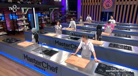 MasterChef’te dengeler değişti! Ana kadroya giren Emre, kaptanlığı da kazandı MasterChefte dengeler degisti habermeydan