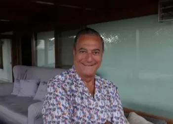 Mehmet Ali Erbil torunu Elisa ile eğlenceli anlar yaşadı Mehmet Ali Erbil torunu Elisa ile eğlenceli anlar yaşadı