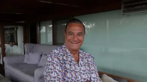 Mehmet Ali Erbil torunu Elisa ile eğlenceli anlar yaşadı MehmetAliErbil torunu Elisa eglenceli anlar yasadi habermeydan