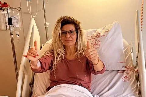 Şarkıcı Mehtap’ın zor günlerinde yanından ayrılmayan ünlü isim ortaya çıktı! Mehtap zor gunlerinde yanindan ayrilmayan isim ortaya cikti habermeydan