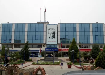 Tutuklanan Menderes Belediye Başkanı İlkay Çiçek CHP’den istifa etti Tutuklanan Menderes Belediye Başkanı İlkay Çiçek CHP’den istifa etti