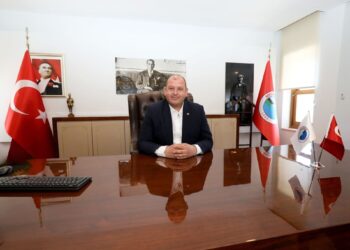 Menderes Belediyesi'ne Rüşvet Operasyonu: Belediye Başkanı İlkay Çiçek Dahil 13 Şüpheli Gözaltında Menderes Belediyesi’ne Rüşvet Operasyonu: Belediye Başkanı İlkay Çiçek Dahil 13 Şüpheli Gözaltında