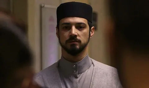 Mert Yazıcıoğlu sakallarına veda etti: Yeni hali şaşırttı Mert Yazicioglu sakallarina veda etti habermeydan