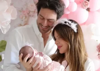 Merve Dinçkol ve Feyyaz Şerifoğlu’ndan ilk aile pozu! Minik Defne Yaz’la mutluluk karesi Merve Dinçkol ve Feyyaz Şerifoğlu’ndan ilk aile pozu! Minik Defne Yaz’la mutluluk karesi