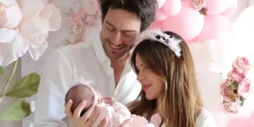 Merve Dinçkol ve Feyyaz Şerifoğlu’ndan ilk aile pozu! Minik Defne Yaz’la mutluluk karesi