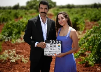 Murat Ünalmış ve Özge Özacar’ın yeni dizisi “Sevdan Bir Ateş” için geri sayım başladı Murat Ünalmış ve Özge Özacar’ın yeni dizisi “Sevdan Bir Ateş” için geri sayım başladı