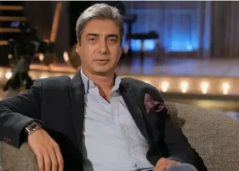 Necati Şaşmaz oğullarıyla ahlat’ı gezdi