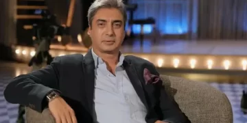 Necati Şaşmaz oğullarıyla ahlat’ı gezdi Necati Şaşmaz oğullarıyla ahlat’ı gezdi