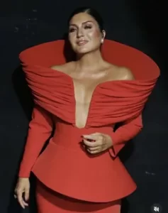 Sibel Can'ın cesur sahne kostümü olay yarattı! Sosyal medya ikiye bölündü Sibel Can cesur sahne kostumu olay yaratti habermeydan