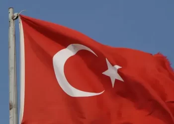 Burdur’da Türk Bayrağına Av Tüfeğiyle Saldırı: Bayrağa Zarar Verildi Burdur’da Türk Bayrağına Av Tüfeğiyle Saldırı: Bayrağa Zarar Verildi