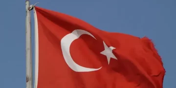Burdur’da Türk Bayrağına Av Tüfeğiyle Saldırı: Bayrağa Zarar Verildi Burdur’da Türk Bayrağına Av Tüfeğiyle Saldırı: Bayrağa Zarar Verildi
