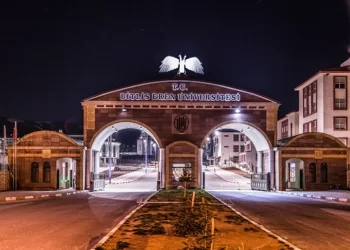 Binası Tamamlanmadan 30 Kişilik Kontenjanı Doldu: Yeni Tıp Fakültesine Derece Yapan Öğrenciler Yerleşti Binası Tamamlanmadan 30 Kişilik Kontenjanı Doldu: Yeni Tıp Fakültesine Derece Yapan Öğrenciler Yerleşti