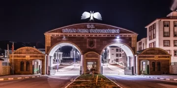 Binası Tamamlanmadan 30 Kişilik Kontenjanı Doldu: Yeni Tıp Fakültesine Derece Yapan Öğrenciler Yerleşti Binası Tamamlanmadan 30 Kişilik Kontenjanı Doldu: Yeni Tıp Fakültesine Derece Yapan Öğrenciler Yerleşti