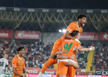 Alanyaspor, Beşiktaş'a 1 attı 3 aldı! Alanyaspor, Beşiktaş’a 1 attı 3 aldı!