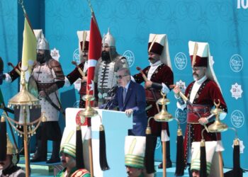 Cumhurbaşkanı Erdoğan'dan Malazgirt'te Kararlılık Mesajı: 'Türkiye Yüzyılı İçin Atımızın Kuyruğunu Bağladık' Cumhurbaşkanı Erdoğan’dan Malazgirt’te Kararlılık Mesajı: ‘Türkiye Yüzyılı İçin Atımızın Kuyruğunu Bağladık’