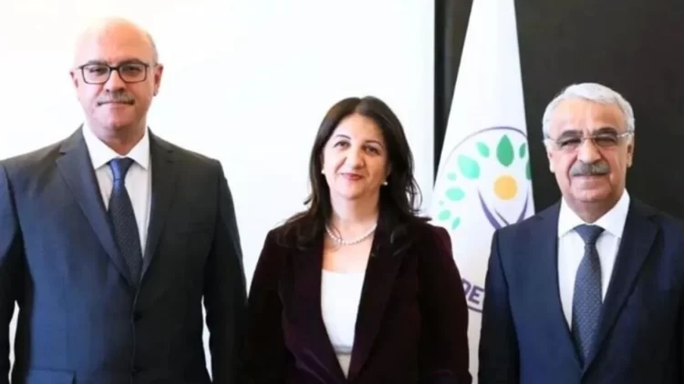 DEM Parti'den İmralı görüşmesi açıklaması: Öcalan'ın mesajı paylaşıldı DEM Parti'den İmralı görüşmesi açıklaması...