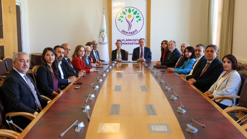 DEM Parti Çerçeve Kanun Teklifi'ne imza attı dem parti habermeydan